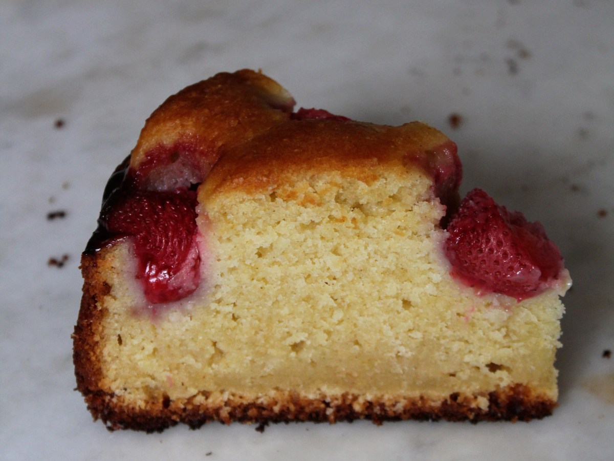 Ricotta Olive Oil Cake with&nbsp;Strawberries
